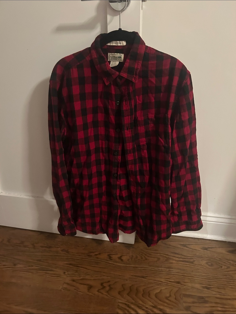 L.L. Bean Red and Black Plaid Flannel Shirt Slightly Fitted Size Medium